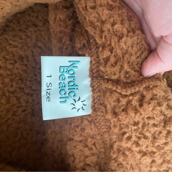 Warm Brown Nordic Beach Wrap - Picture 3 of 4